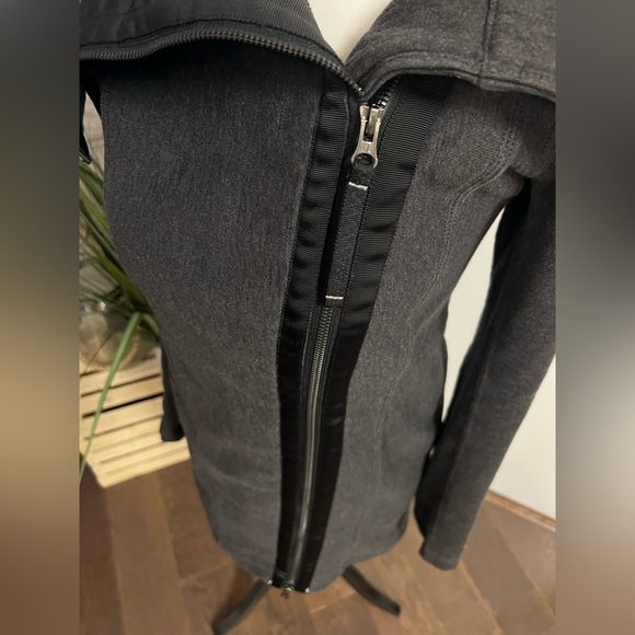 Lululemon Virasana Blanket Wrap Jacket - Picture 4 of 16